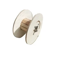 Welche Feuchtigkeitsbeständigkeit weist eine Kabeltrommel aus Sperrholz auf?